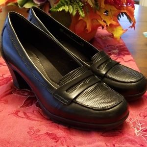 Clarks Women’s Black Loafer Dress Shoe